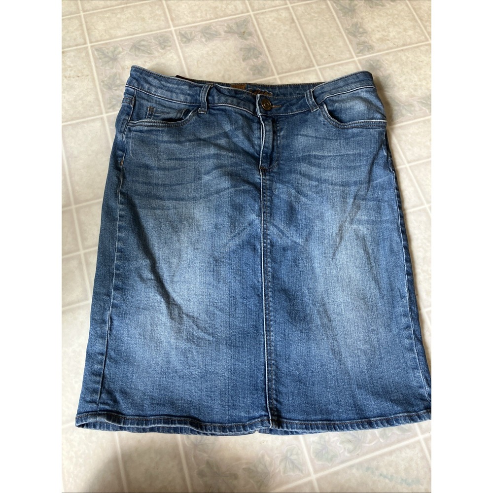 Kut from the Kloth Medium Wash Blue Denim Skirt Sz 10 Pockets Modest Back Slit